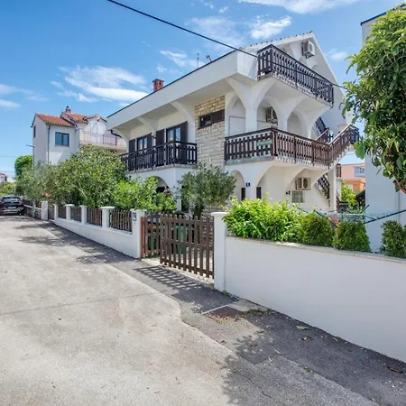 Apartment With Parking Space - 21216 *