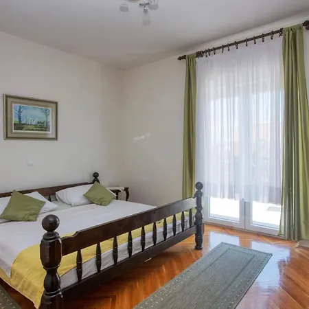 Apartment With A Parking Space - 21216 Vodice