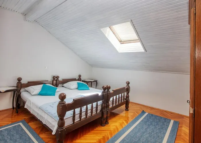 With Parking Space - 21216 וודיצה